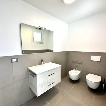 Near With Pool Access Apartment *