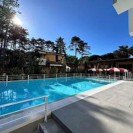 Near With Pool Access *