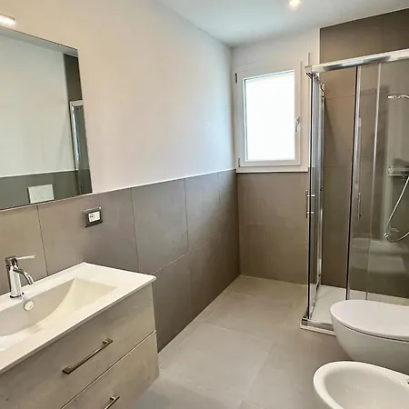 Apartment Near With Pool Access