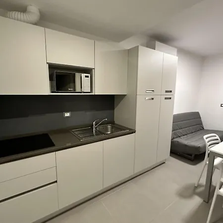 Near With Pool Access Apartment