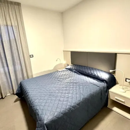 Near With Pool Access Apartment *