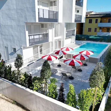 Near With Pool Access Apartment *