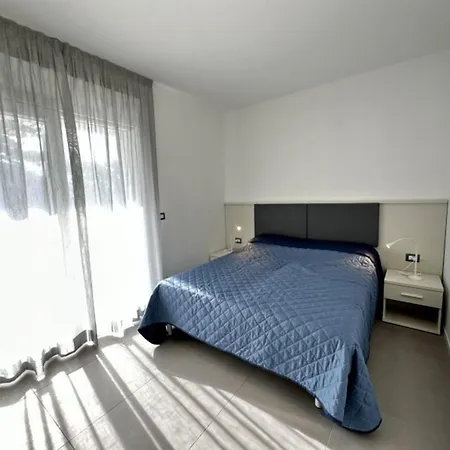 Apartment Near With Pool Access *