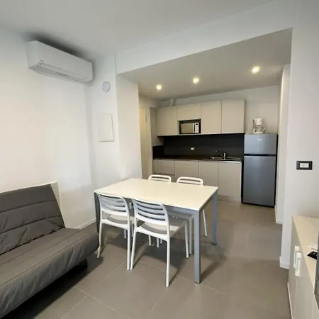 Apartment Near With Pool Access