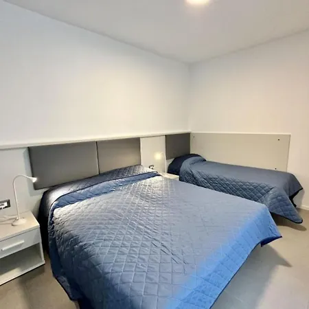 Near With Pool Access Apartment *