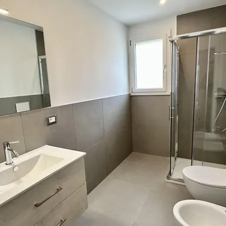 Apartment Near With Pool Access *