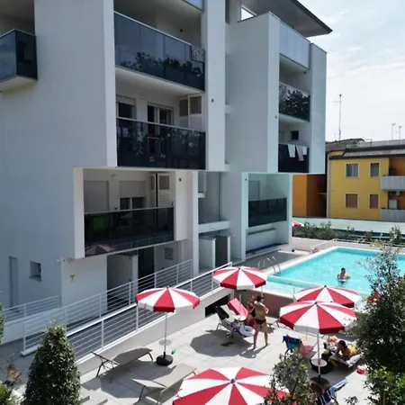 Near With Pool Access Apartment