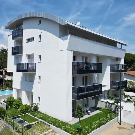 Near With Pool Access Apartment Bibione