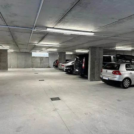 Near With Pool Access Apartment *