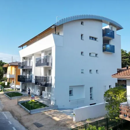 Near With Pool Access Apartment *